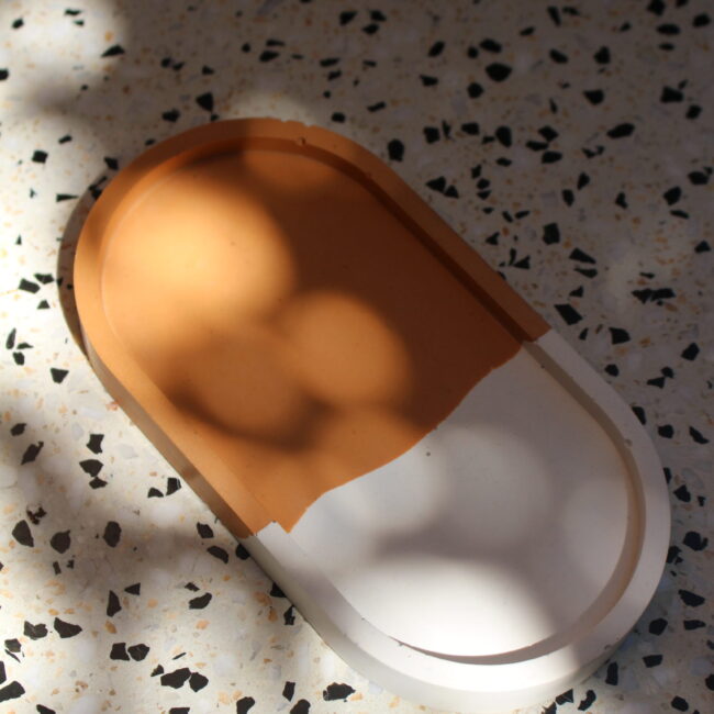 Coupelle ovale, vide poche. Couleur terracotta et blanche