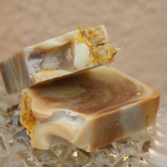 Savon de soin composé d'huiles végétales et beurres végétaux 100 % bio Enrichi en huile d'avocat - Savon de soin destiné à tous ceux qui ne veulent pas d'huile essentielle dans leur savon.