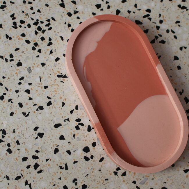 Cette coupelle vous permettra de déposer de petits objets dans votre entrée par exemple. Elle a la taille idéale pour une paire de lunettes.