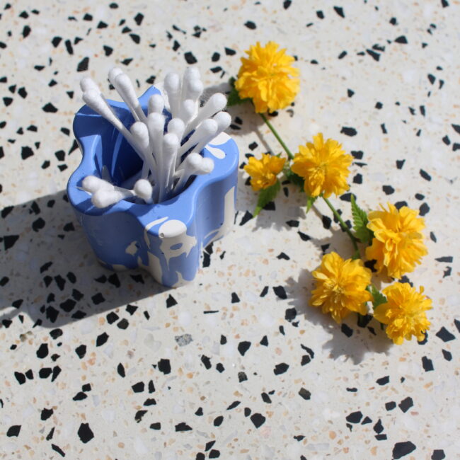 Accessoire de salle de bain, pot a coton tige en forme de fleur de Bleu clair zebre